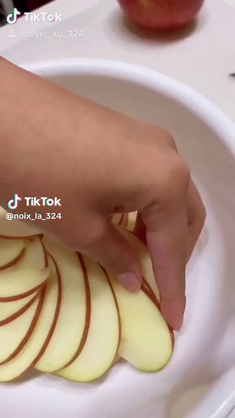 Apple Pie Preparation Steps in the Kitchen