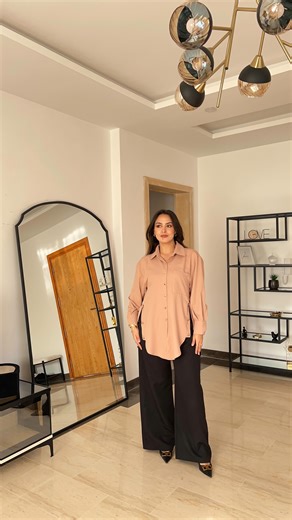 10K views · 35 reactions | Chemise oversize. À porter ouverte sur un top ou fermer. Taille: 38-40-42-44-46 ☎️ 21807933 https://www.ravissante.tn/products/chemise-luna?fbclid=IwY2xjawNQoVFleHRuA2FlbQIxMABicmlkETFOMnNtMWJNdHVPTnhGQ2FaAR7go495ZZ6X6h3F32SSDemXh9l_5XNWSwbsjV1GjzdRner9-LRuY0qO0ecJCQ_aem_KHk1ZGuo5CRn7BqhknwooA #chicessentiel #ravissante #ootd | Ravissante | Facebook