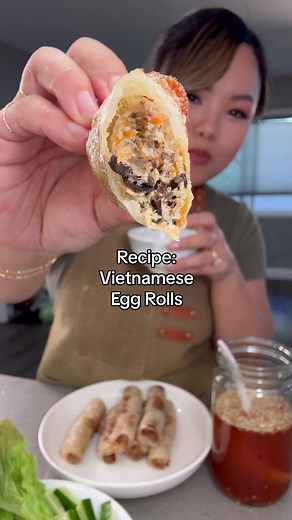 I can eat the whole batch but must contain myself 😆 ➡️ Recipe: Vietnamese Egg Rolls Makes 20-25 1 lb ground pork or turkey 2 tbsp fish sauce 2 tsp chicken bouillon 1 tsp black pepper 1 cup bean thread noodles/ vermicelli, rough chop 1 cup wood ear mushrooms, thinly sliced 1 cup green onions, thinly sliced 1/2 cup carrots, shredded 5-6 garlic, finely minced 1 egg Rice paper Frying oil, I use peanut oil 1. Rehydrate dried wood ear mushrooms with boiling water for 15 mins. Drain. Thinly slice. 2. 