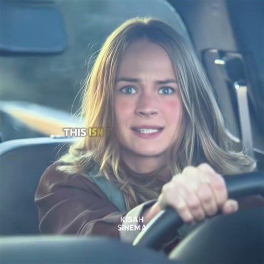 She thought it was a normal girl until she saw her neck!