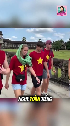 Khách Tây Đi Campuchia Bất Ngờ Mặc Áo Quốc Kỳ Việt Nam Để “An Tâm”, Cộng Đồng Mạng Ngỡ Ngàng