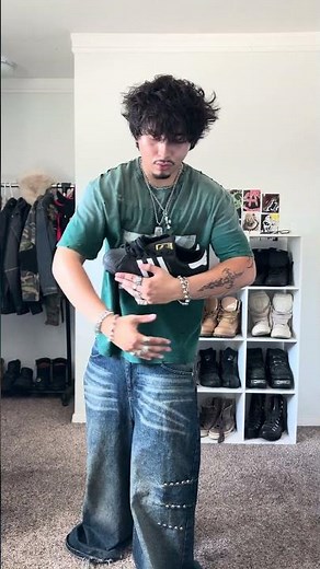HOW TO STYLE a green shirt 🐊 #style #mensfashion #oots #outfitoftheday #