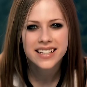 177K views · 15K reactions | Avril Lavigne-Complicated (Let Go) | Lyriz | Facebook
