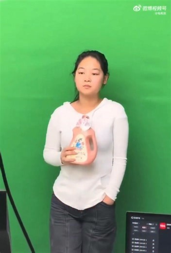 🔥 ANYONE Can Go Live Now — AI Does the Talking For You China just proved it: A livestreamer made $7.65 MILLION in 6 hours using AI avatars. But here's the plot twist most people miss... The REAL money isn't in full AI. It's in the HYBRID model. Here's why smart sellers are doing "Real Body AI Voice" in 2026: | Yik Chan