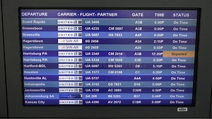 Llegadas Del Aeropuerto, Salidas, Vuelos Metrajes - Vídeo de digital, conducido: 48207664
