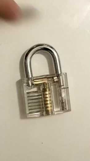 Single pin picking! Like and follow for different techniques! #lockpickingskills #lock