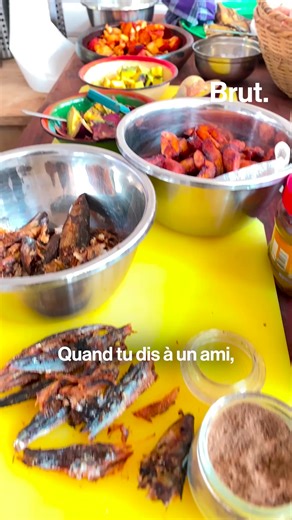 🇹🇬 Au menu aujourd'hui, on a un délicieux plat qui vient du Togo : de l'ayimolou, un mets à base de riz, de haricots, d'œufs et d'autres ingrédients savoureux. En cuisine avec la Cheffe Olivia de Souza, on a découvert la recette de ce plat qui "rassemble". | Brut Afrique