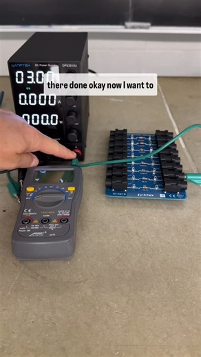 Rhett Allain on Instagram: "#physics #physicslab measuring #voltage and #current with a #multimeter"