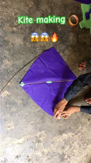 Kite Making New Trick 😱💯 #kite #patang #kiteflying #youtubeshorts #trendingshorts #viralvideo