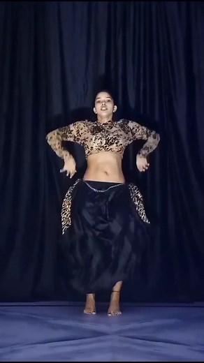 the amazing belly dancer doing her oriental dance from that is practiced all over the world notably in Egypt, the United Arab emirate (Dubai), Russia, Ukraine, Brazil, the united states, and India. This Arabic dance also known as Raqs Sharqi is also popularized by the singer Shakira. [ #raqssharki , #bellydancefestival , #danza , #oriental , #orientaldance , #drumsolo , #danzadelvientre , #danzaarabe , #bellydancersofinstagram , #oriental , #bellydanceteacher , #beledi , #danzaorientaleitalia , 