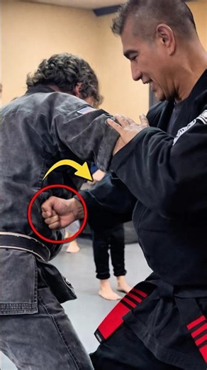 How to Control an Arm and Strike the Body in Real Self-Defense