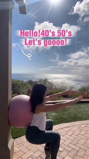 Balance ball workout #coreworkout #workoutathomeforwomen #balanceball