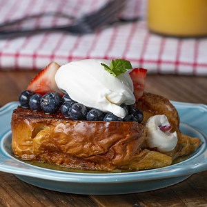 202K views · 1.3K reactions | Inspired by bread pudding and crème brûlée, this stuffed French toast recipe features thick slices of brioche bread soaked in an egg custard, baked to golden brown perfection, and topped with torched turbinado sugar for a satisfying crunch. Made by Chef Andrea Drummer of the Original Cannabis Cafe (@OGCannabisCafe) | BuzzFeed Food | Facebook