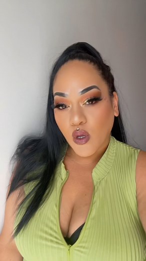 Have you heard about the Scooby doo collection from @wetnwildnewzealand I did my face using these product and I absolutely love the glitter ✨//PR | Sagisis_tee