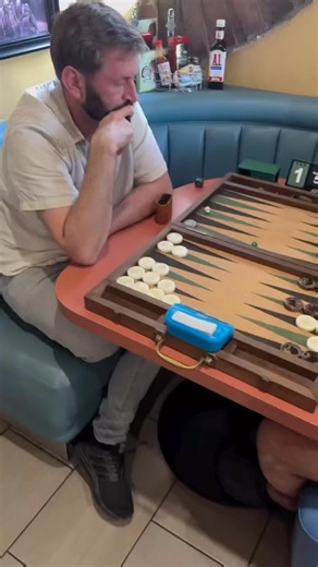Nicholas vs Maeis - EPIC #Backgammon CLASH [custom board]! 🎲🎲