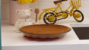 Zesty lemon pie crust with graham crackers and butter