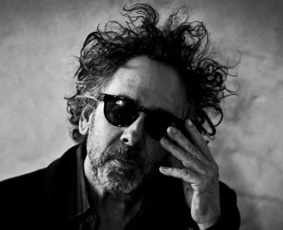 Biografía CORTA de Tim Burton - ¡Su VIDA y TRABAJOS!