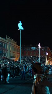 🎭✨ Plongez au cœur de la féérie du Carnaval de Nice ! 🎉🌞 [Le saviez-vous ?] Le Carnaval de Nice, l’un des plus grands au monde, fait vibrer le cœur de la ville avec ses chars spectaculaires, ses batailles de fleurs et son ambiance électrisante ! 🌸🤩 🎶 Ambiance festive, costumes éclatants, et un programme haut en couleurs vous attendent pour une expérience inoubliable sur la magnifique Côte d’Azur ! 💙 Venez vibrer avec nous et laissez-vous emporter par la magie du #carnavaldenice ! 📍 Nice,