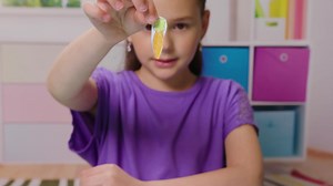 Zoomer - Hungry Bunnies, Chewy, Interactive Robotic Rabbit that Eats, for Ages 5 and Up