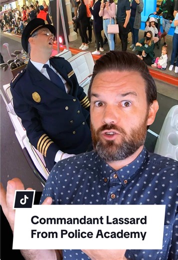 Divertido Amistad con Commandant Lassard de Police Academy
