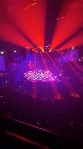 Machine Gun Kelly - Smoke and Drive [Live from Honda Center] #mgk #machinegunkelly #concert