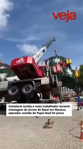 Um acidente no centro de Manaus (AM) resultou na morte de um trabalhador, identificado como Antônio Paulo Rodrigues, no último domingo, 23. Imagens que circulam nas redes sociais mostram o momento em que o guindaste onde o funcionário estava pendurado tomba durante a montagem de uma árvore de Natal no Largo São Sebastião. Outro trabalhador ficou ferido e foi levado ao hospital. Em vídeos, também é possível ver que o operador do aparelho, vestido de Papai Noel e sem usar equipamento de proteção, 