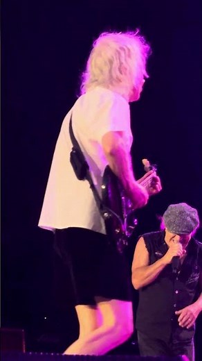 🎩⚡ AC/DC’s crowd doesn’t breathe until Angus stops moving #ACDC #AC/DC