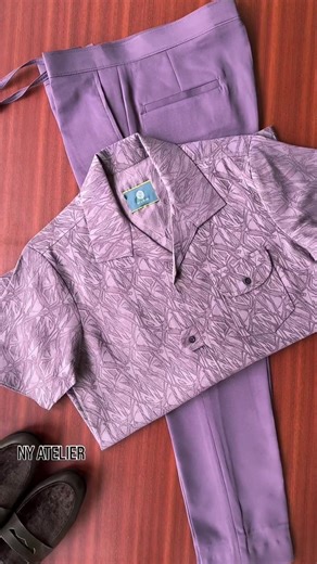 Crafted from textured jacquard with geometric impressions, this dusty mauve NY ATELIER two-piece delivers elegance with edge. Effortless and elevated — for men who dress with confidence and subtle command. 💜 Color: Dusty Mauve 🧵 Detail: Textured jacquard pattern | Double pocket front | Camp collar 💰 Price: GHS 1000 | $98 | £70 📍 Worldwide shipping | Tailored to your fit 📲 DM or WhatsApp: 233 50 074 4266 to order yours #tiktokghana🇬🇭🇬🇭🇬🇭_uk🇬🇧🇬🇧🇬🇧 #fyppppppppppppppppppppppp #creat
