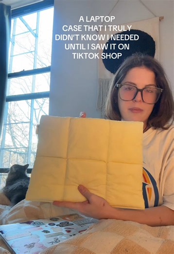 why is this laptop case so cute???? like yes i will be taking this everywhere ✍🏼👀 #laptopcase #puffy #butteryellow #ttshopdeals