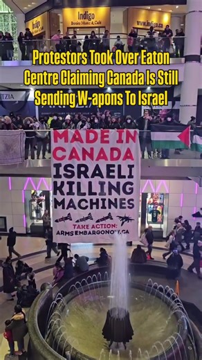 Protestors Take Over Eaton Centre Mall on Boxing Day