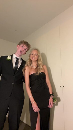dk how the corsage works 🤷🏼‍♀️