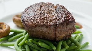 Signs You're Eating Pre-Made Food At A Restaurant | Mashed