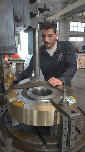 12K views · 247 reactions | Opening up a keyway slot in a bronze gear using a vertical slotter ⚙️#machining #turning #manualmachinist | مصنع الجندى للصناعات المتطورة-El Gendy for Advanced Industries | Facebook