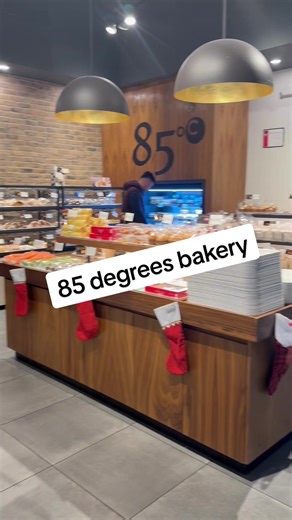 Discover Seasonal Treats at 85°C Bakery for Christmas