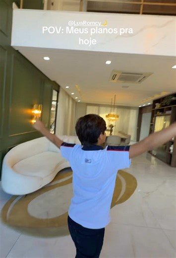 Pov: Meus planos para hoje era gravar o conteúdo do quarto da patroa, mas decidi ensinar a Lua a andar de moto. #lifestyle #vidareal