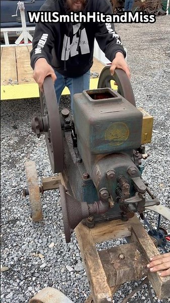 Hercules 3hp Hit & Miss Engine 1st start on new Mag