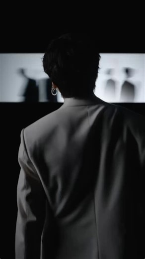 MEN’S FOLIO Singapore on Instagram: "There’s a new @hublot ambassador coming and he sure knows how to 𝓬𝓸𝓸𝓴. Official announcement from #Hublot (with high definition images) coming to screens near you on 12 February — playing this @mnijungkook intro because somehow it’s just strangely fitting when paired with this iconic hoop stack. Right #ARMY? 👀🐰💜"