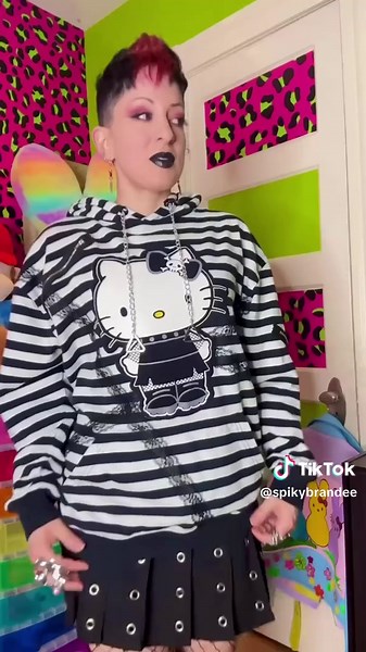 Cómo hacer un hoodie emo adorable reciclado