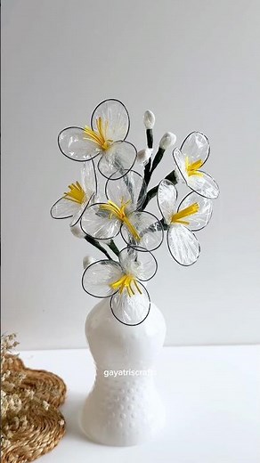 From a simple twist of wire to a beautiful bouquet 💐 #diycrafts #handmade #flowermaking #diycrafts