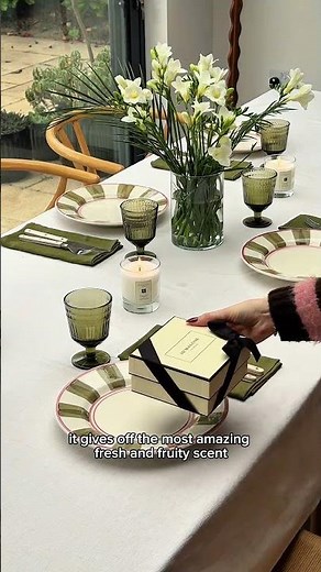 Relaxed, cosy and a little bit celebratory: scent the seasonal scene with English Pear & Freesia