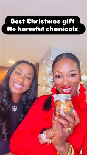 Junetta Barnes on Instagram: "This is an excellent gift idea and non toxic gift for your home🎁many candles and plug ins have toxic chemicals that can cause hormonal imbalance, cancer, and respiratory issues. Comment “recipe” if you want this amazing potpourri to make your house smell amazing without all the toxins. It’s an amazing gift too! Y’all are all getting one @lagreenj @jeweltankard @tajaab_ @cyrenelovette @estajware @jadakamau @onlikejoan @ravenjdiamond"