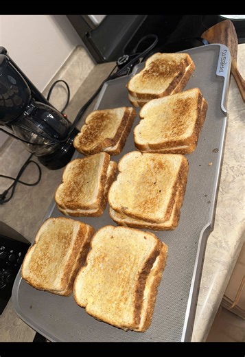 Grilled peanut butter and banana sandwiches!❤️🍞🥜🍌#fyp #kidsmeals #kidsmealideas #kidslunches #daycaremeals