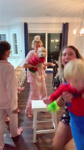 Rockin’ round 🎄 #thankful #thanksgiving #mom #christmas #fyf