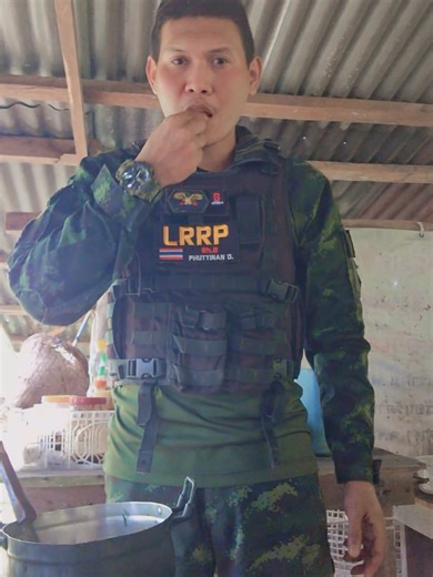 เพื่อนบอกเอาไปปรุงมาใหม่.. ไม่งั้นก็กินคนเดียวโลด 🫡🤙🤟😊🇹🇭👻🦅😅✌️☠️🫶#สตอรี่_ความรู้สึก😔🖤🥀 #ลาดตระเวนระยะไกล #ทหารชายแดนไทยกัมพูชา🇹🇭💂🇰🇭 #fyp #ชุดปฏิบัติการพิเศษ