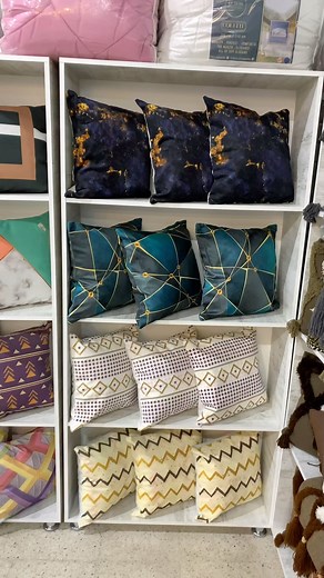 De nouveau retour ❤️❤️ Plusieurs modèles et couleurs de coussins 🥰 💥Prix: 700 DA vide 900 DA remplis ☎️tel: 0557103507 / 0770265120☎️ 📍Adresse :Draria boujamaa tamime à côté de la mosquée 🕌 el ansar 📍 La livraison disponible 58 wilaya marhba bikoum ❤️ | At Home Déco Draria
