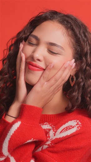 Ruby Kisses on Instagram: "Shiny lips, warm hearts, & all the Ruby vibes 💋🎄 The Butter Bomb gloss hits different under twinkle lights ✨ 👉 Find your fave at ivyusa.com #RubyKisses #RubyRed #RubyRedChristmas #GlossGoals #SleighTheSeason"