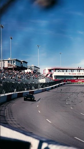 Quick flyby from NASCAR's new horsepower package at North Wilkesboro 🐎