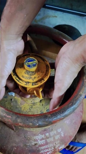 How to connect regulater to gas cylinder