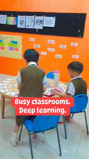 A busy classroom is often a sign of deep learning. Research shows that active participation builds stronger understanding than passive listening. Engagement is not noise—it’s growth. 🌱💛💚❤️ | Little Me Academy