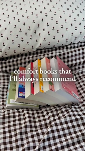 Anna || bookstagram on Instagram: "comfort books that I’ll always recommend 🧚‍♀️ oh look!! it’s Anna recommending her favorite books again!! I literally cannot help it, once I find a book that I love SO DEEPLY I can’t move on from it, can’t stop talking about it, can’t get it out of my head. plus, these are books that I think a wide variety of readers would love 🩷 ib my pookie @bookish.joo 😇"